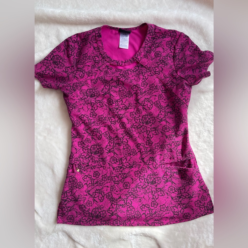 Careisma by Sofia Vergara Pink and Black Floral Scrub Top SMALL